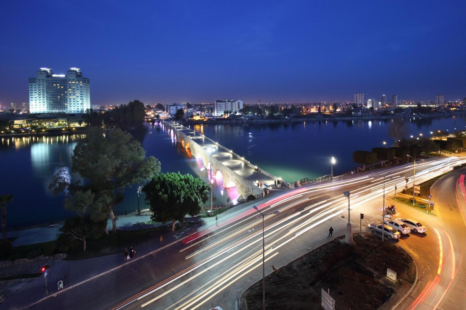 Adana Taskoeprue Hotel Kültér fotó