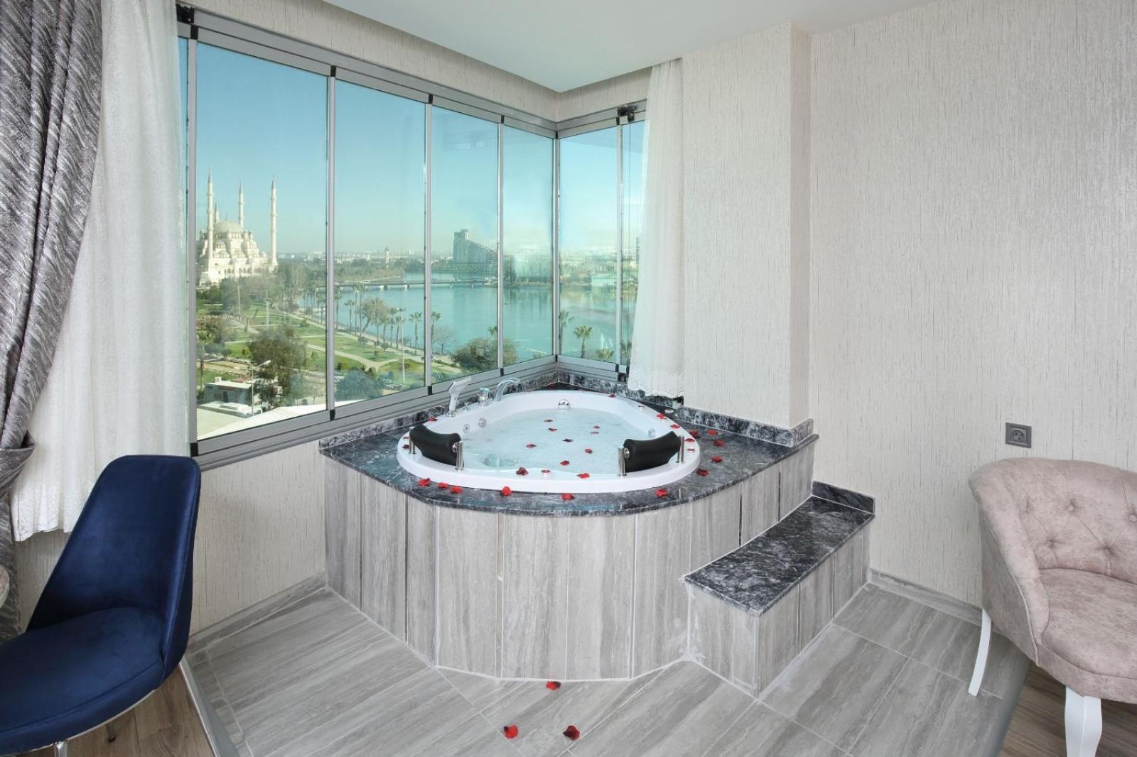 Adana Taskoeprue Hotel Kültér fotó