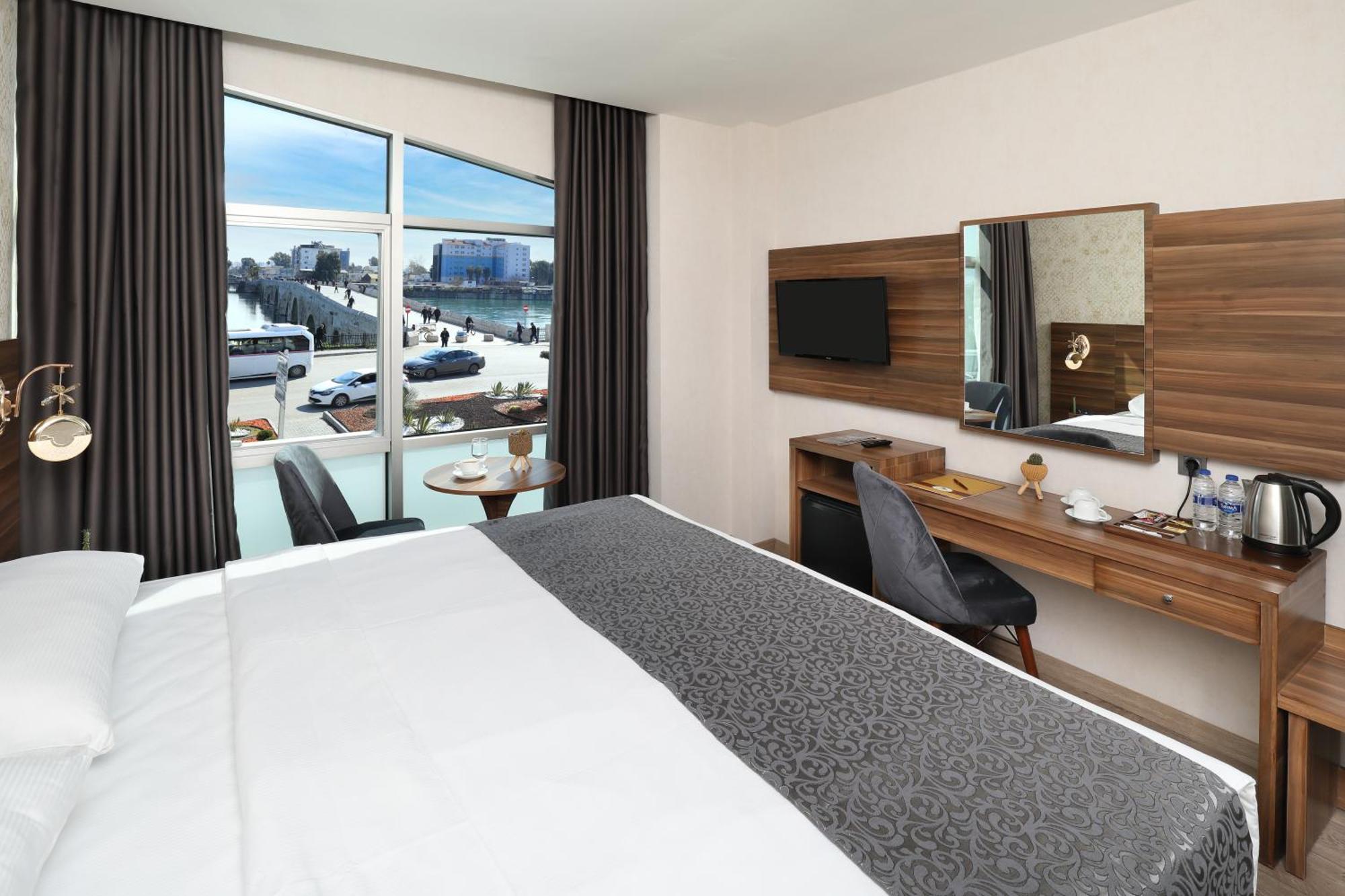 Adana Taskoeprue Hotel Kültér fotó