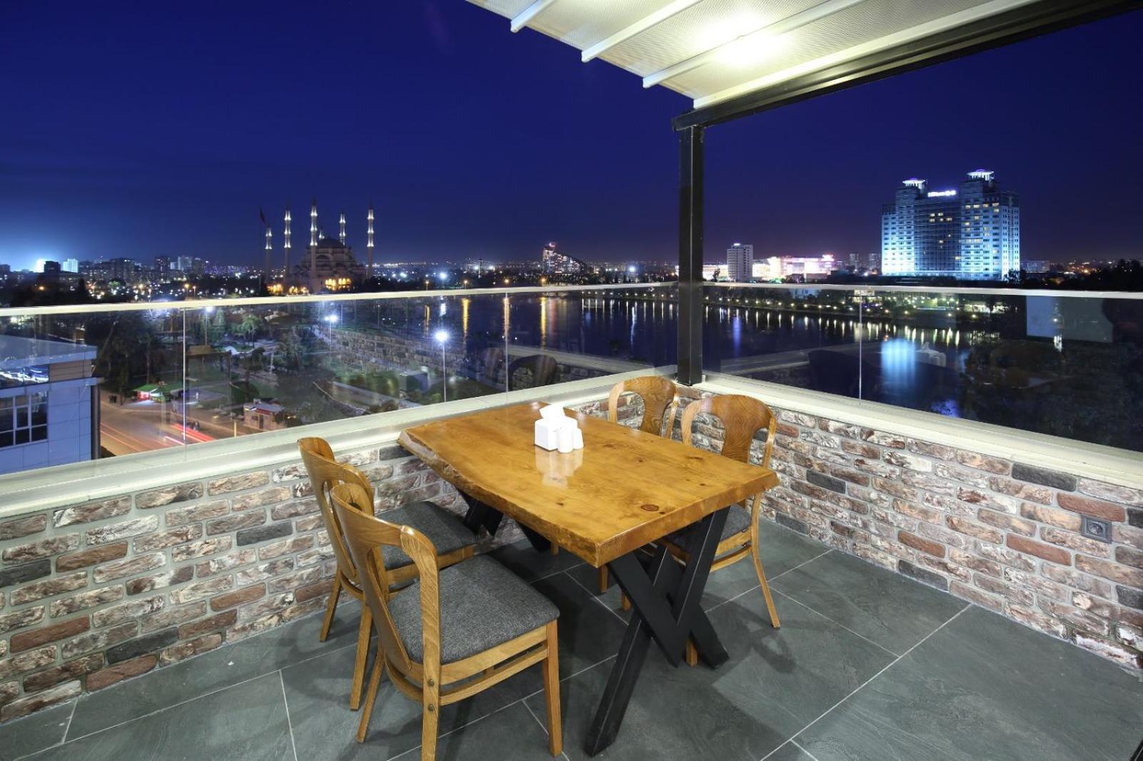Adana Taskoeprue Hotel Kültér fotó