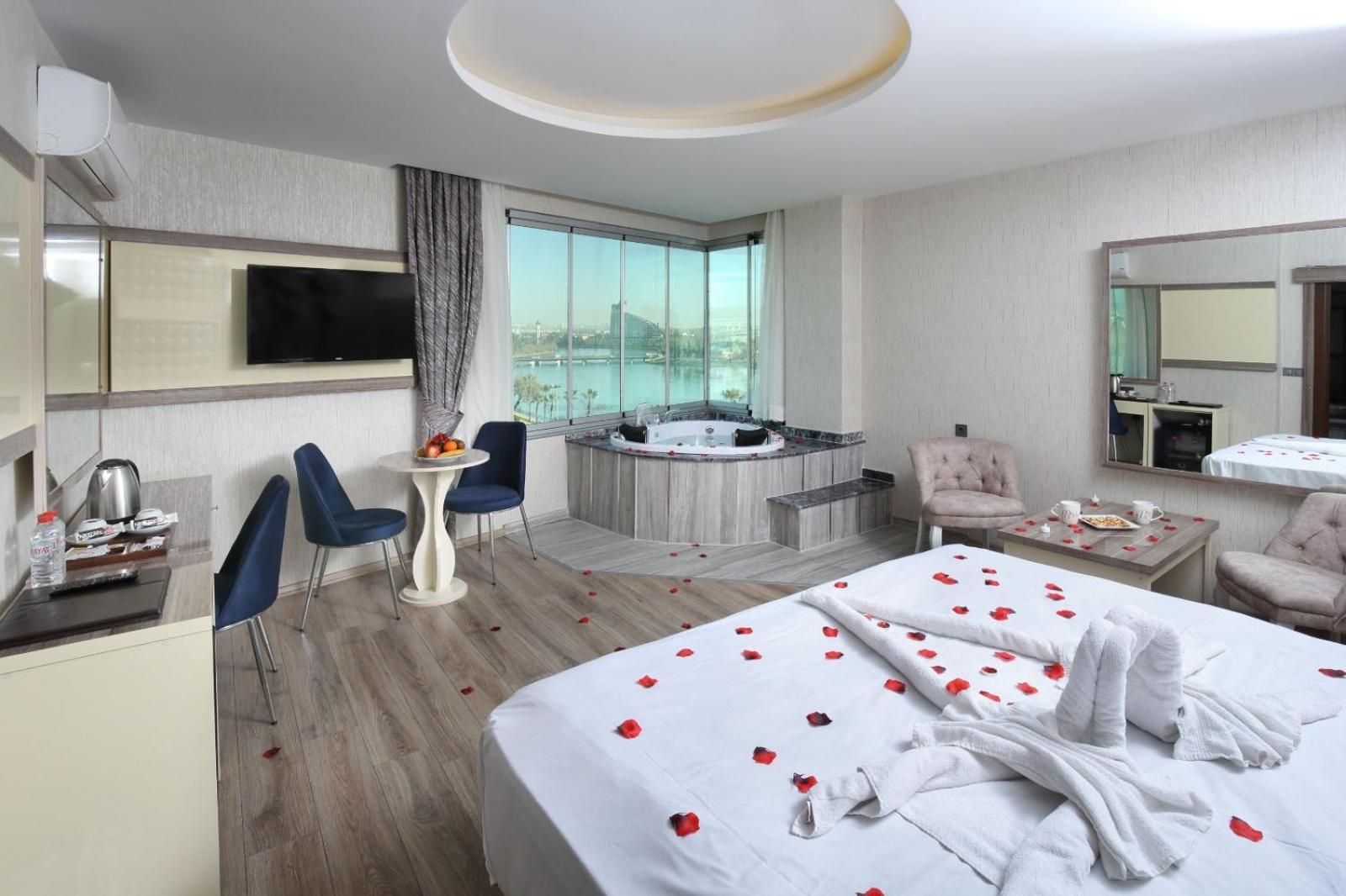 Adana Taskoeprue Hotel Kültér fotó